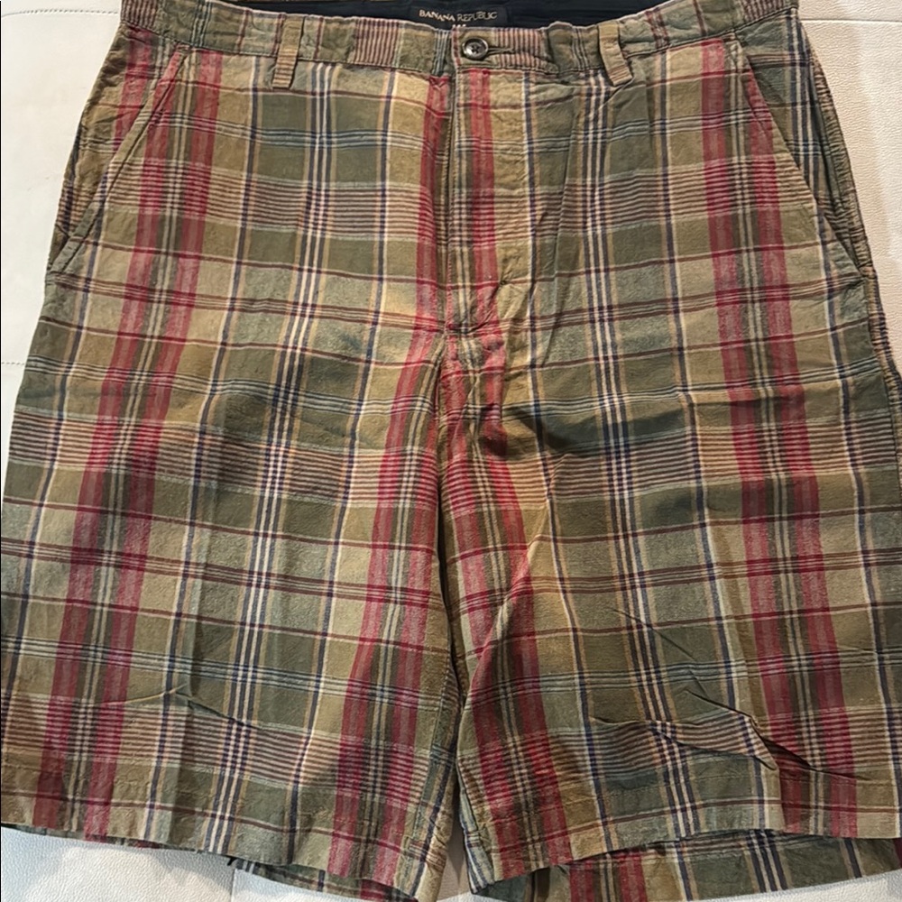 Banana Republic Men's Plaid Shorts - Red and Green